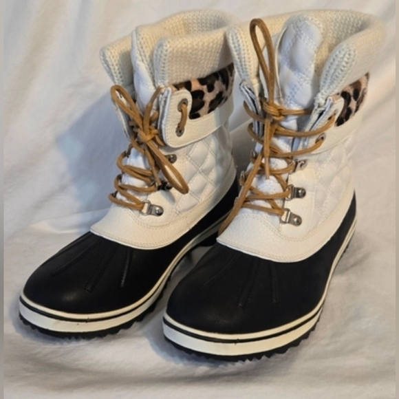Global Win Shoes - Women's Winter Boots GlobalWin - Black, White, and Leopard Size 9.5 New